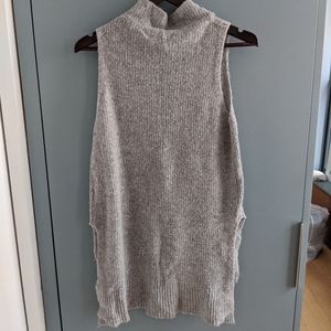Turtleneck sleeveless sweater